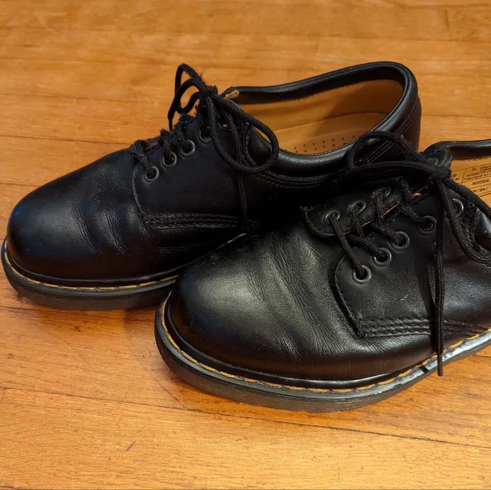 Vintage sz 9 The Original Dr. Martens black shoes
